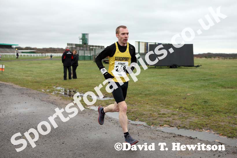 White 268, Newcastle Racecourse Half/Marathon/50k, Newcastle Racecourse, Gosforth, Newcastle. Photo: David T. Hewitson/Sports for All Pics